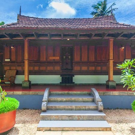 Stayvista At La Riva Heritage Villa With Bicycle Alappuzha Экстерьер фото