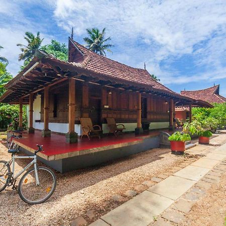 Stayvista At La Riva Heritage Villa With Bicycle Alappuzha Экстерьер фото