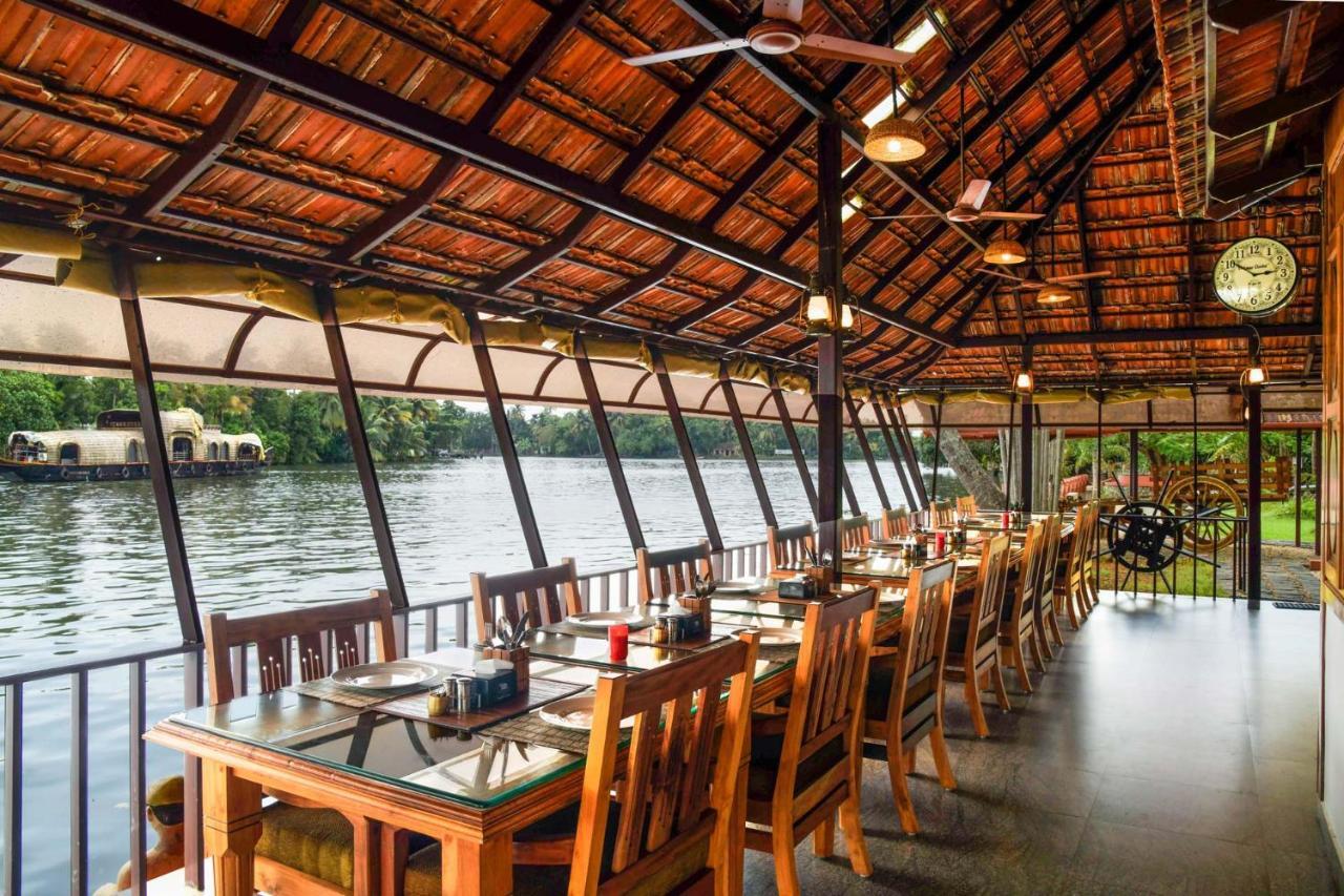 Stayvista At La Riva Heritage Villa With Bicycle Alappuzha Экстерьер фото